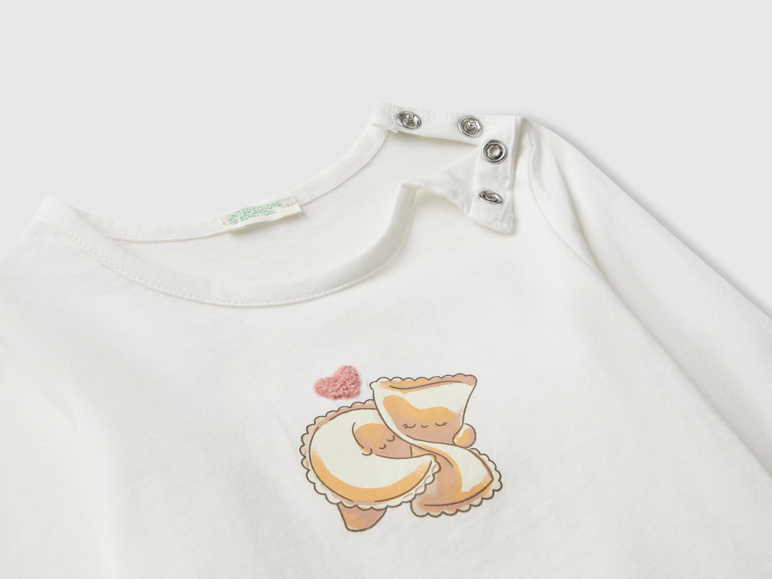 T-shirt com estampa e patch - ucb_image_DS1