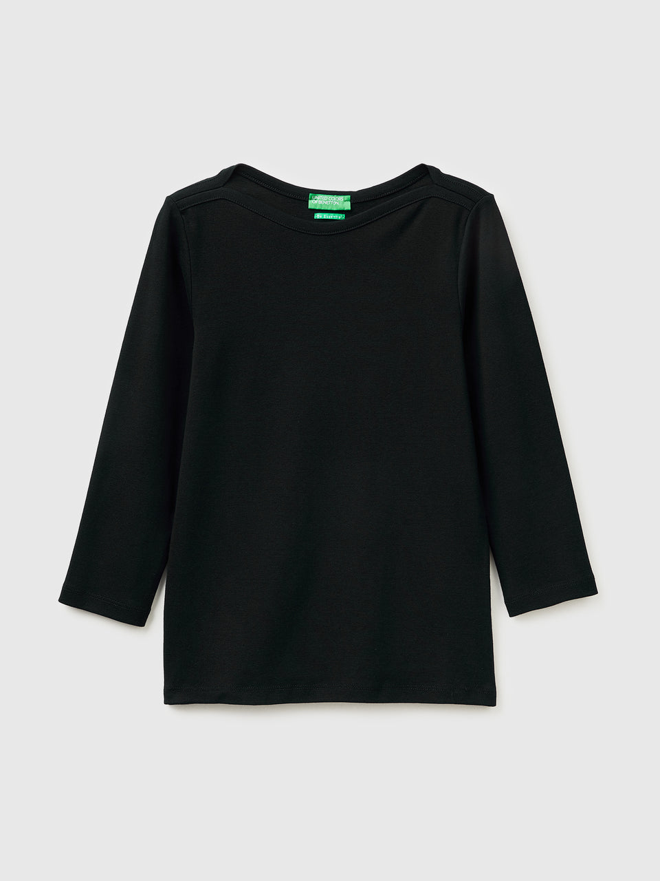 T-shirt slim fit com decote à barco - ucb_image_FS