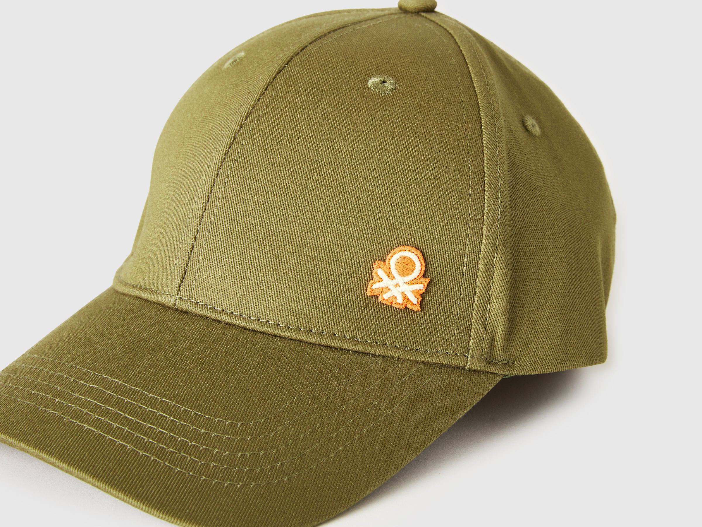 Baseball cap with logo - ucb_image_DS1