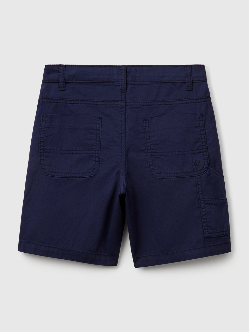 Lightweight Bermuda shorts with pockets - ucb_image_BS