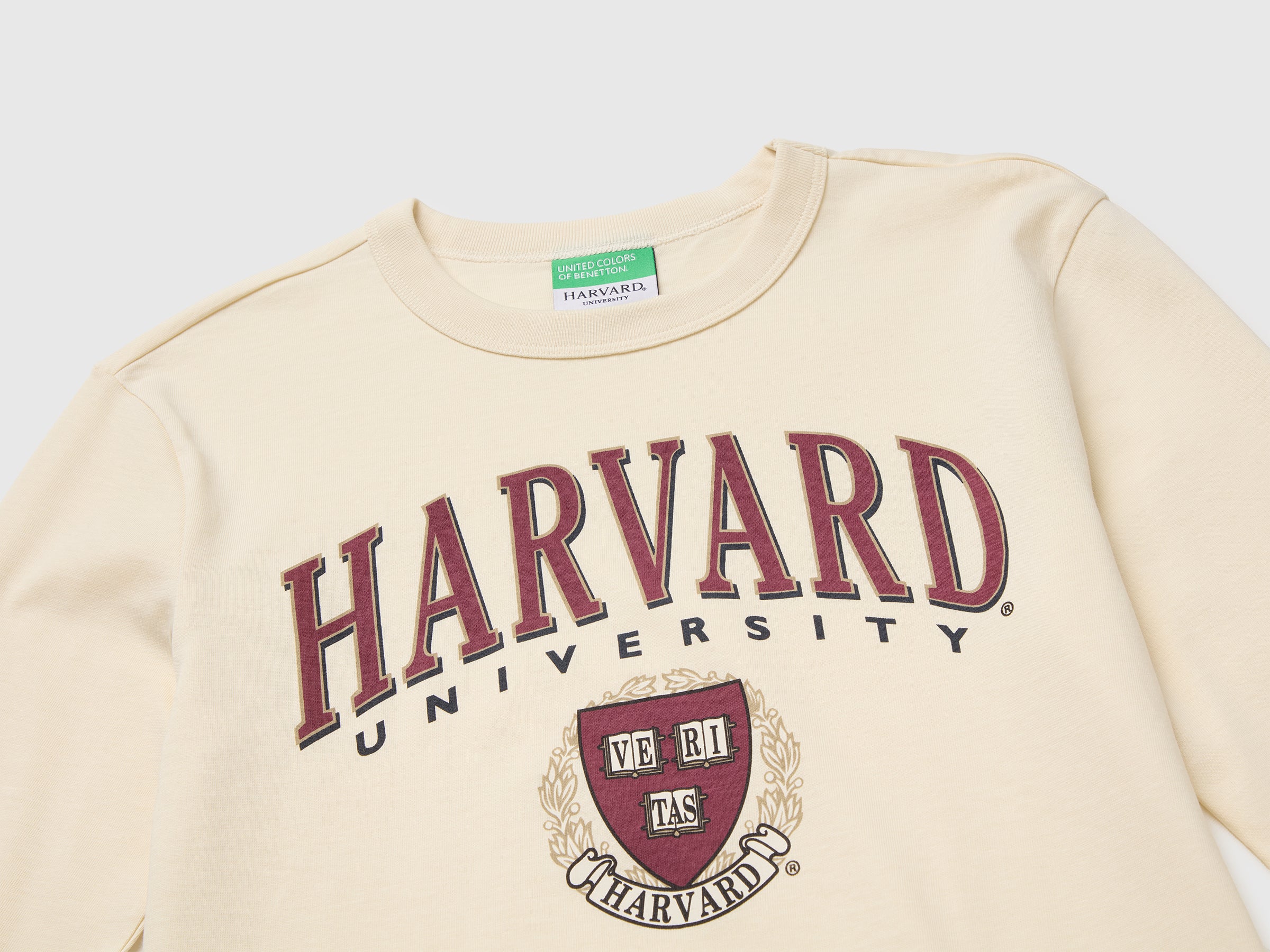 T-shirt ©Harvard University - ucb_image_DS1