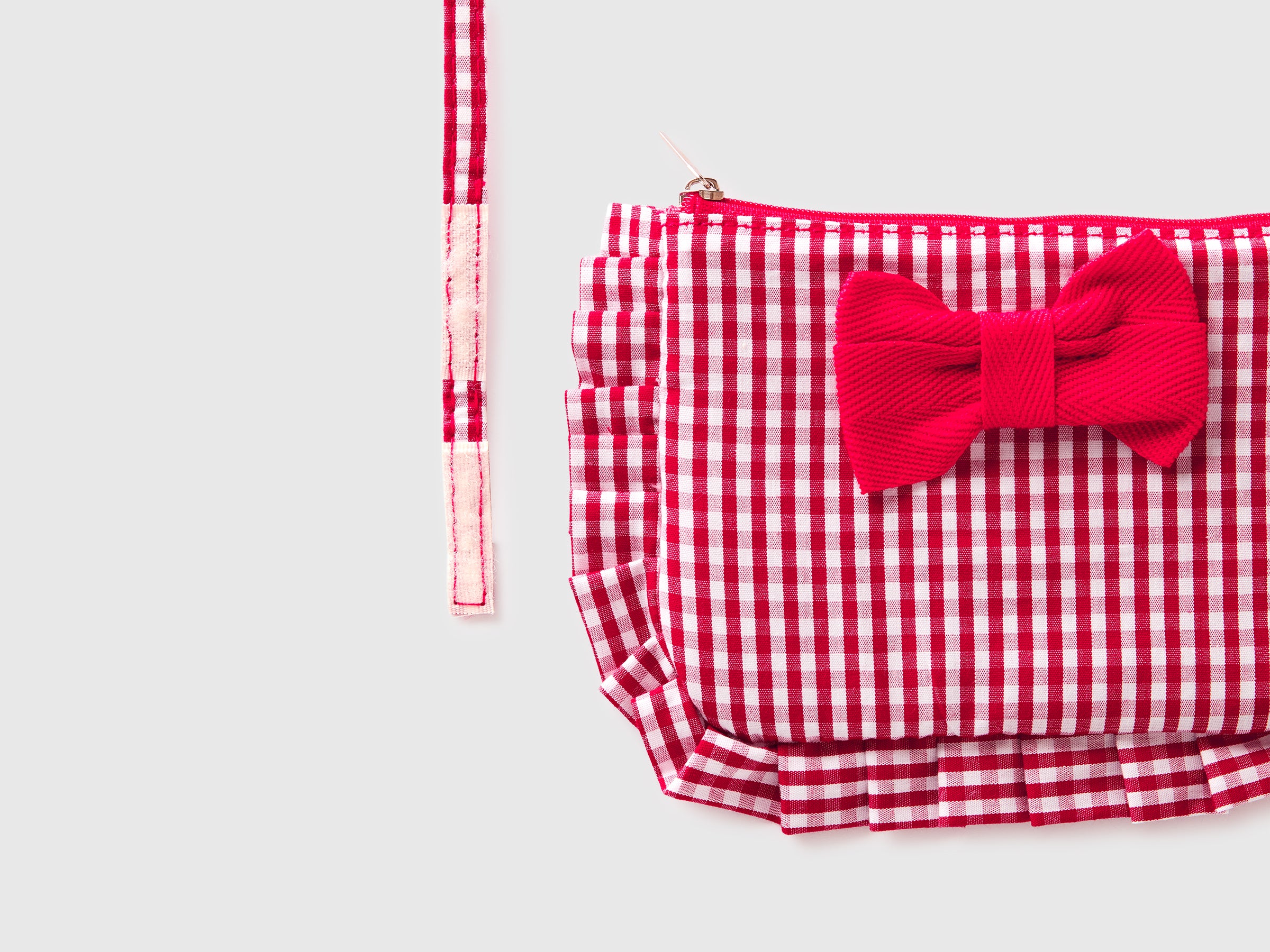 Bag with rouches and bow - ucb_image_DS1