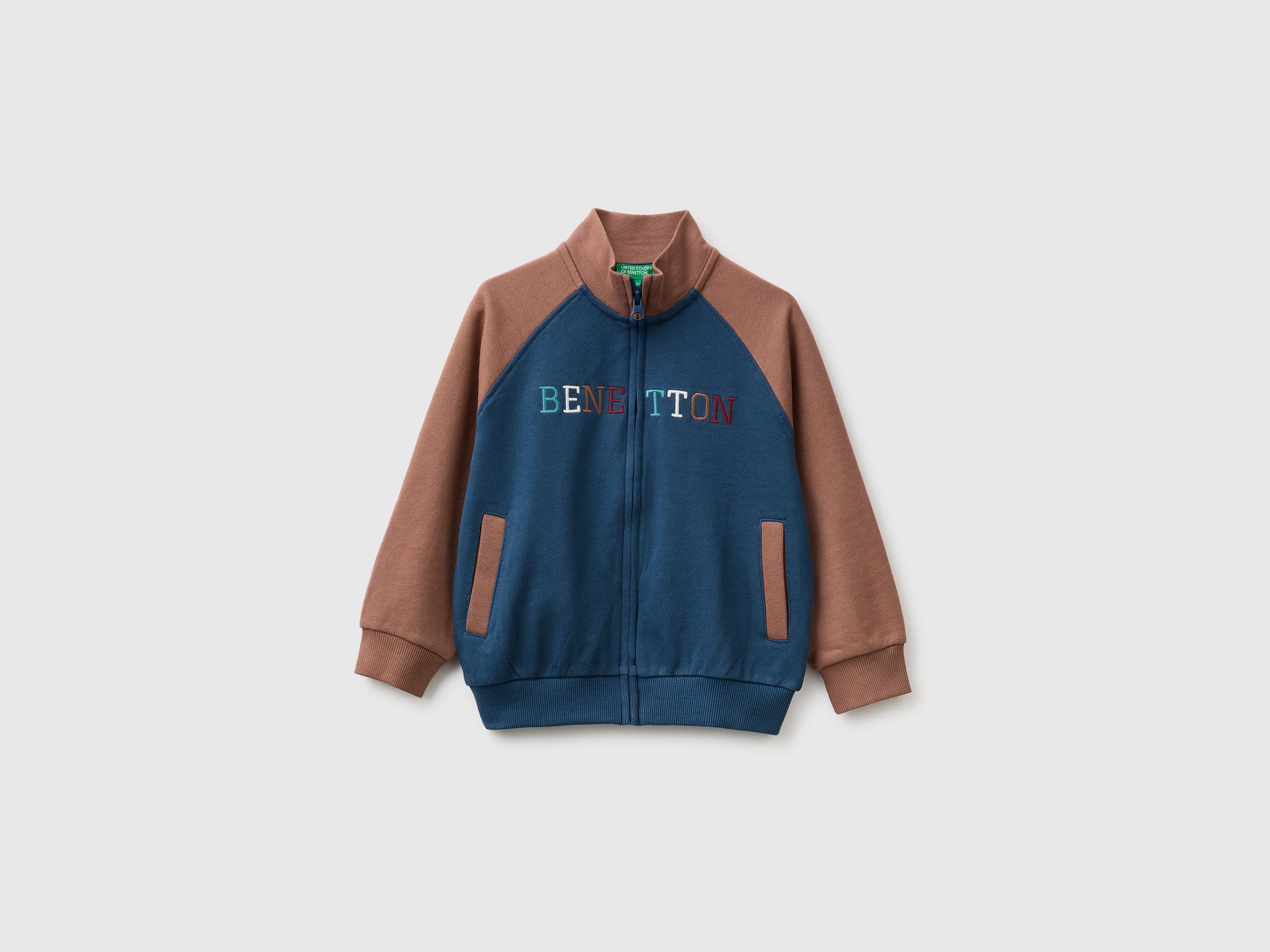 Casaco com fecho de correr e logótipo - ucb_image_FS