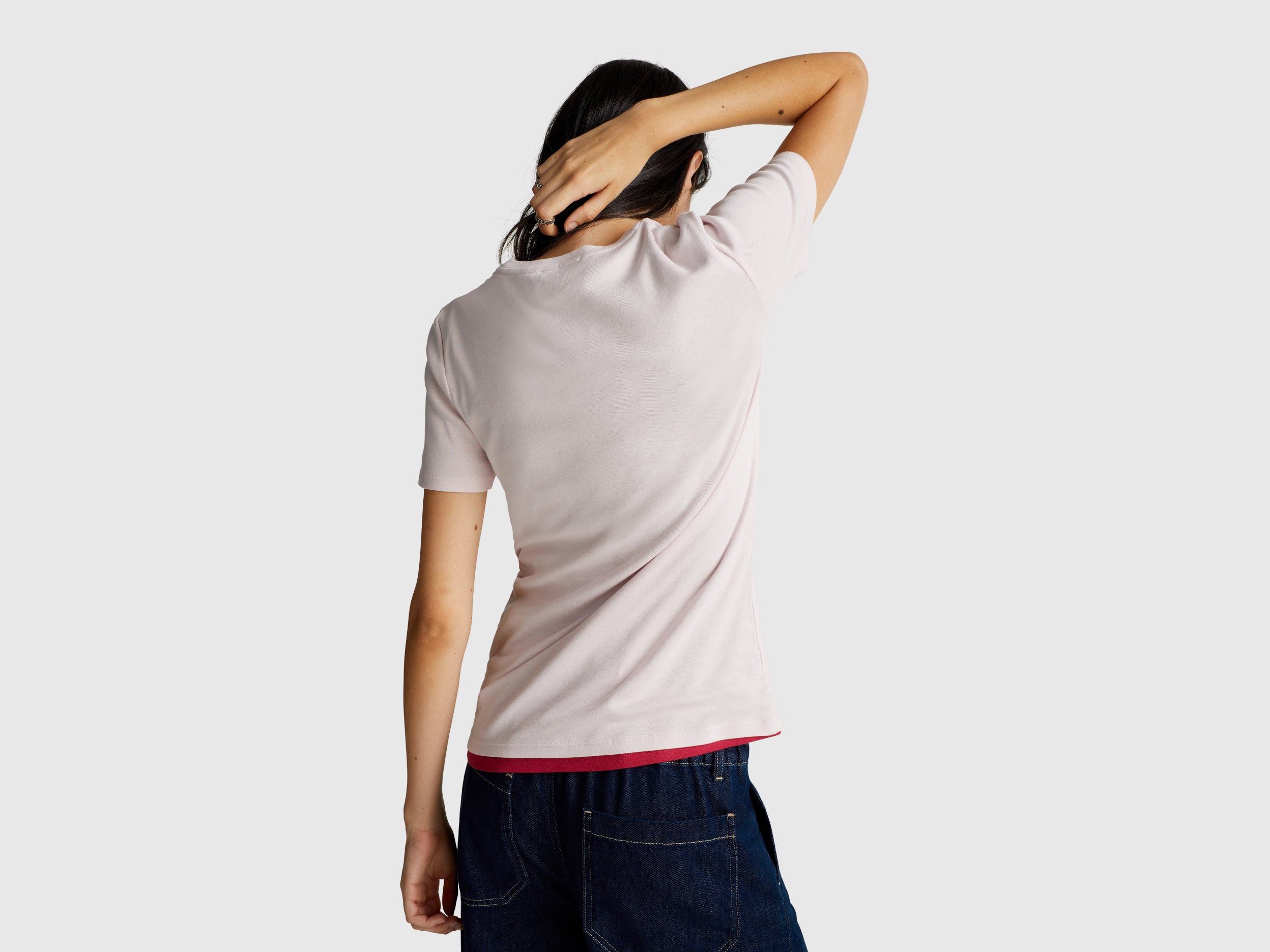 T-shirt em algodão puro com decote em V - ucb_image_B