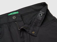 Lightweight Bermuda shorts with pockets - ucb_image_DS1