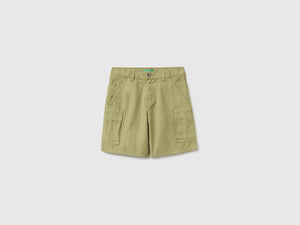 Bermuda shorts with pockets