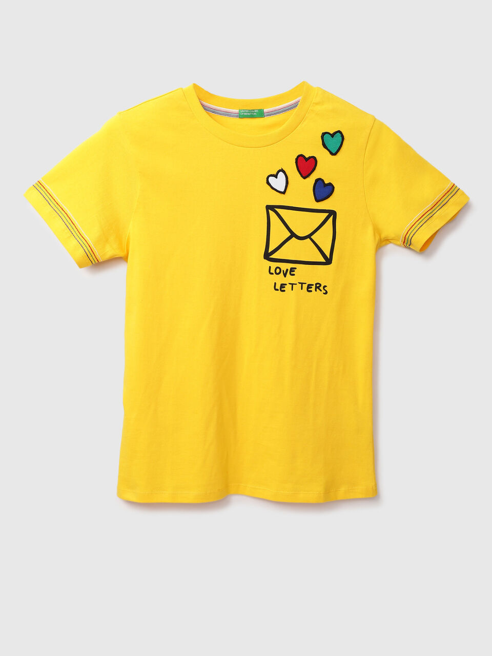 S/SLV TEE WITH ENVELOPE HEART APPLIQUE image number 1