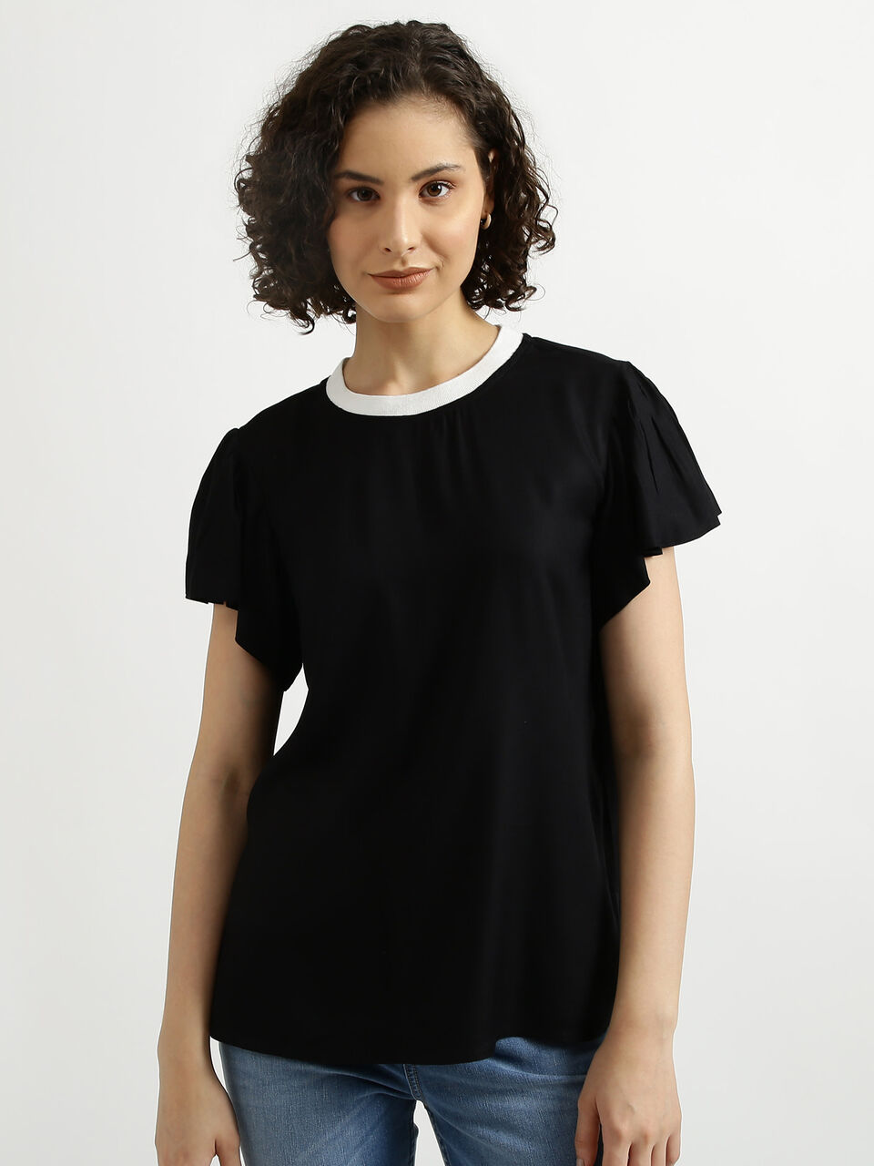 Short Sleeve Sld Top With Rib At Neck image number null
