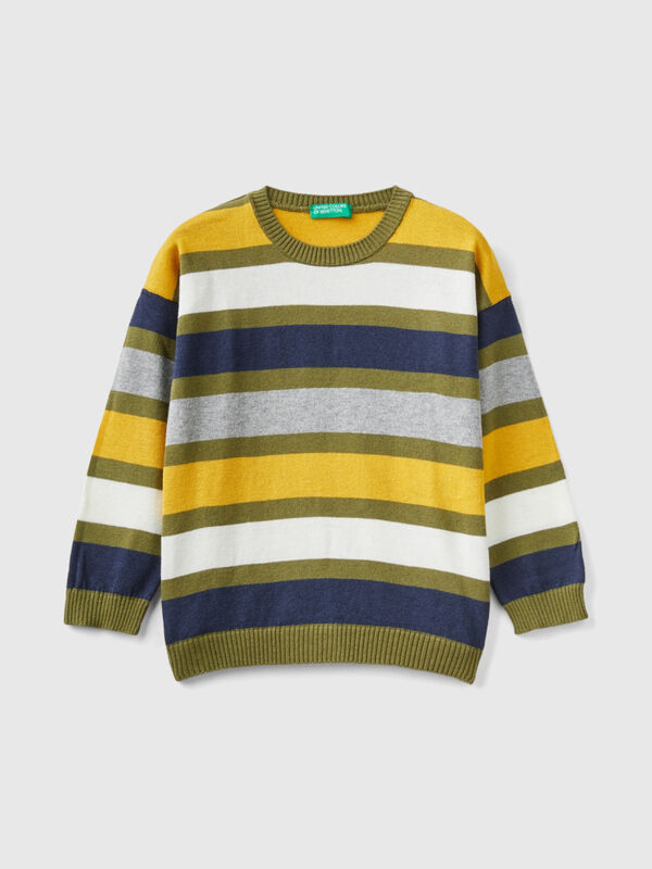Sweater with multicolor stripes