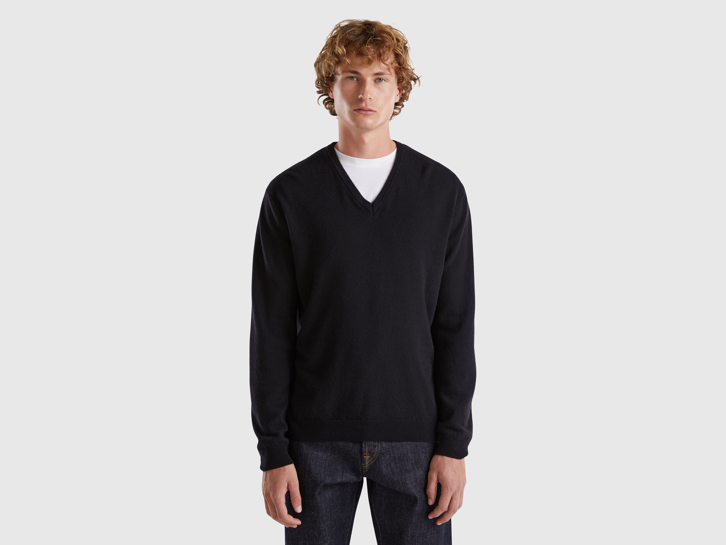 Men's V-Neck Sweaters New Collection | Benetton