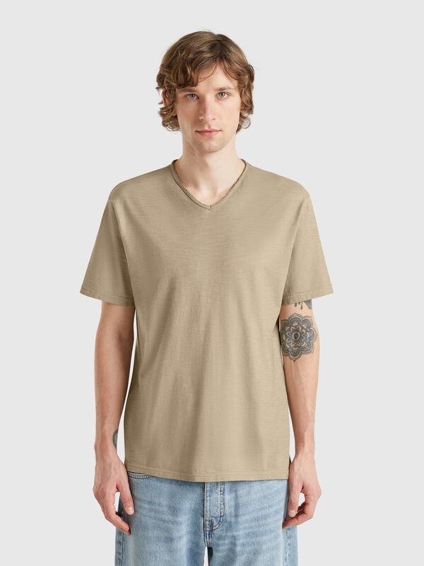 100% cotton t-shirt with V-neck Men