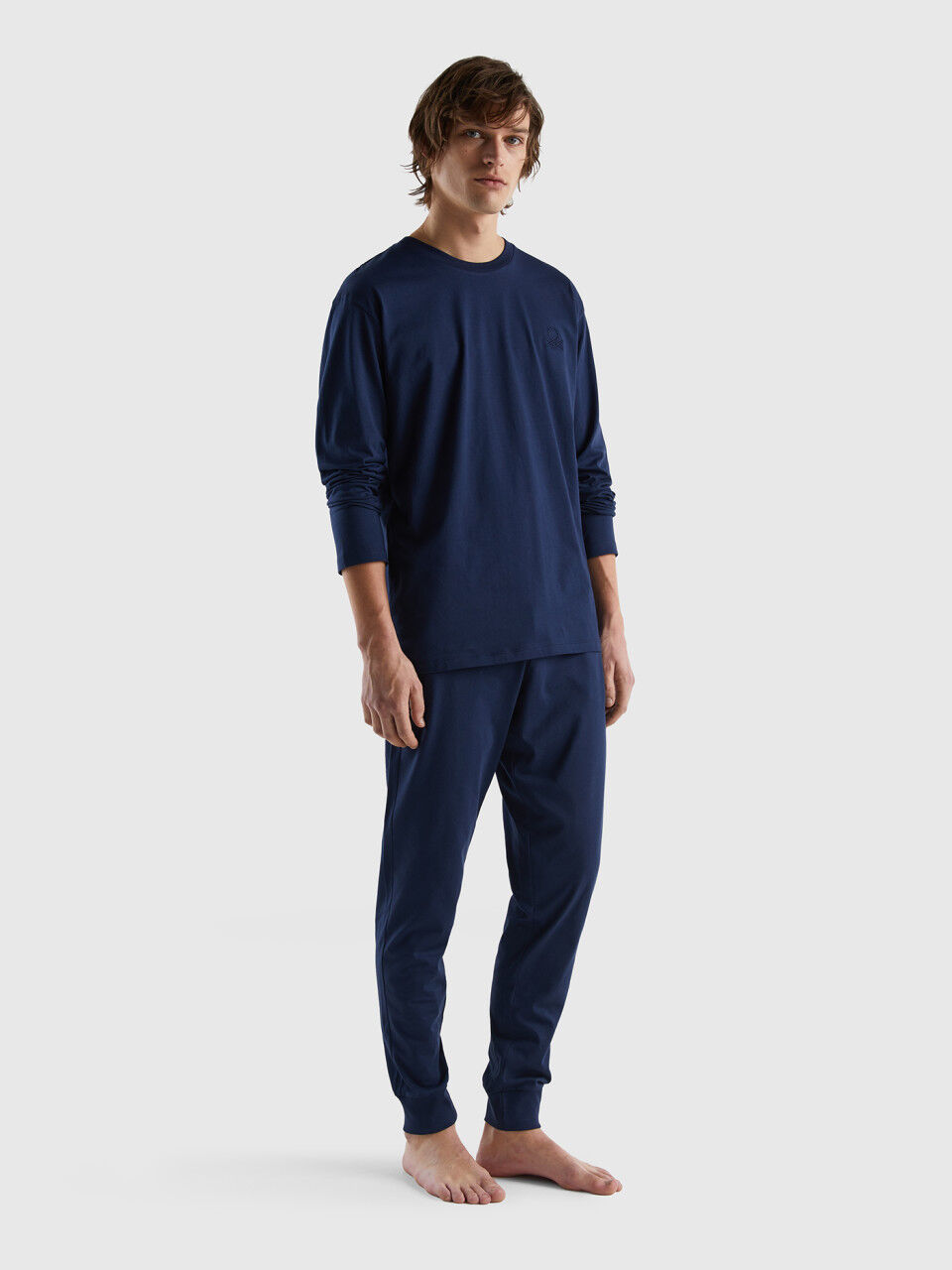 Trousers with elastic logo