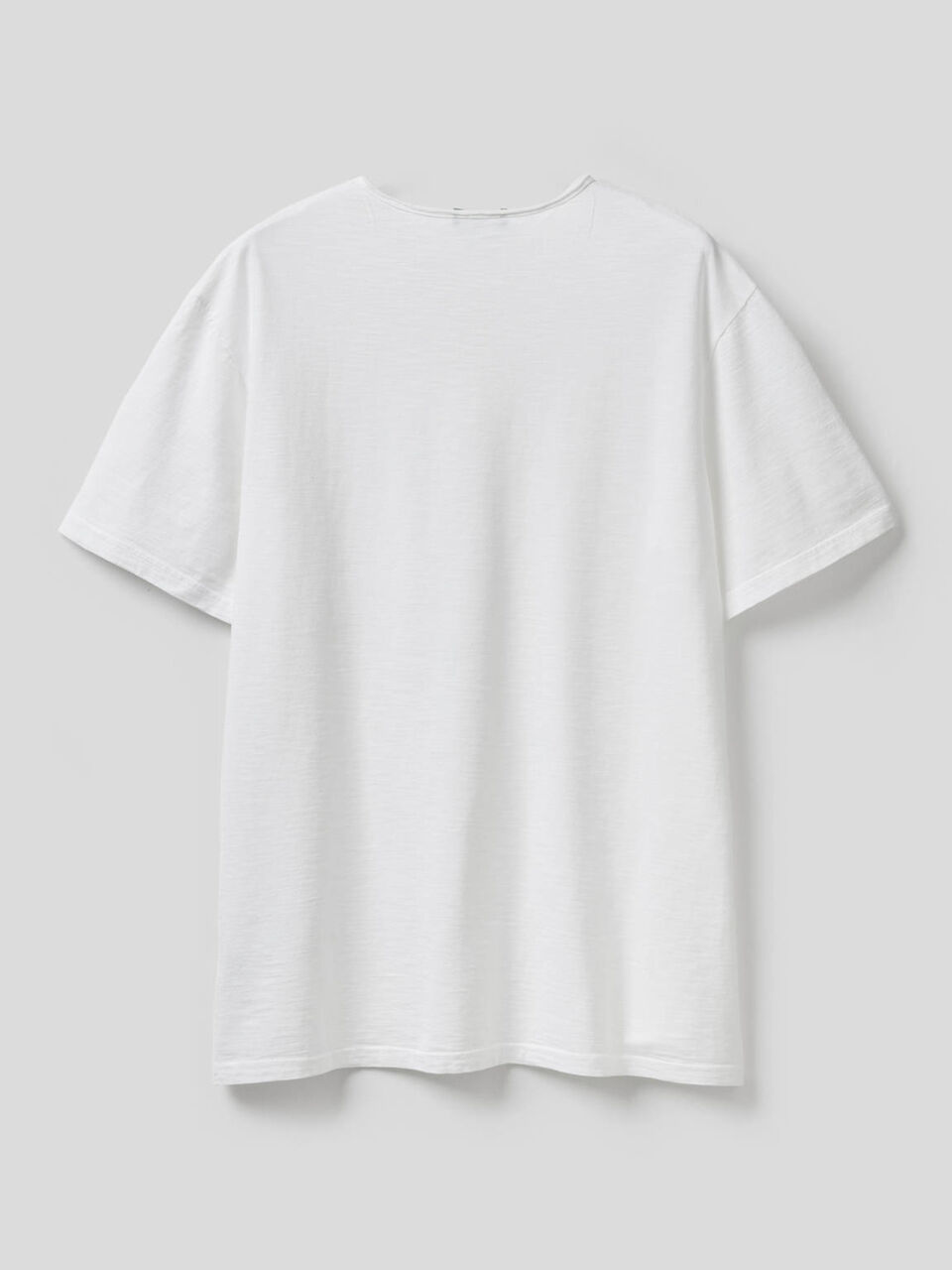 100% cotton t-shirt with V-neck image number 2