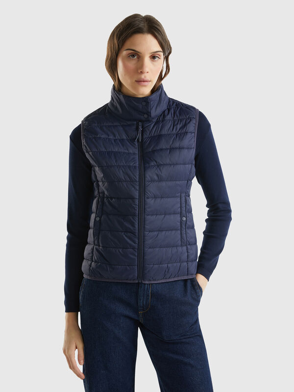 Sleeveless puffer jacket with recycled wadding Women