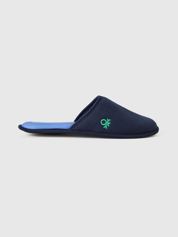 Slippers with logo