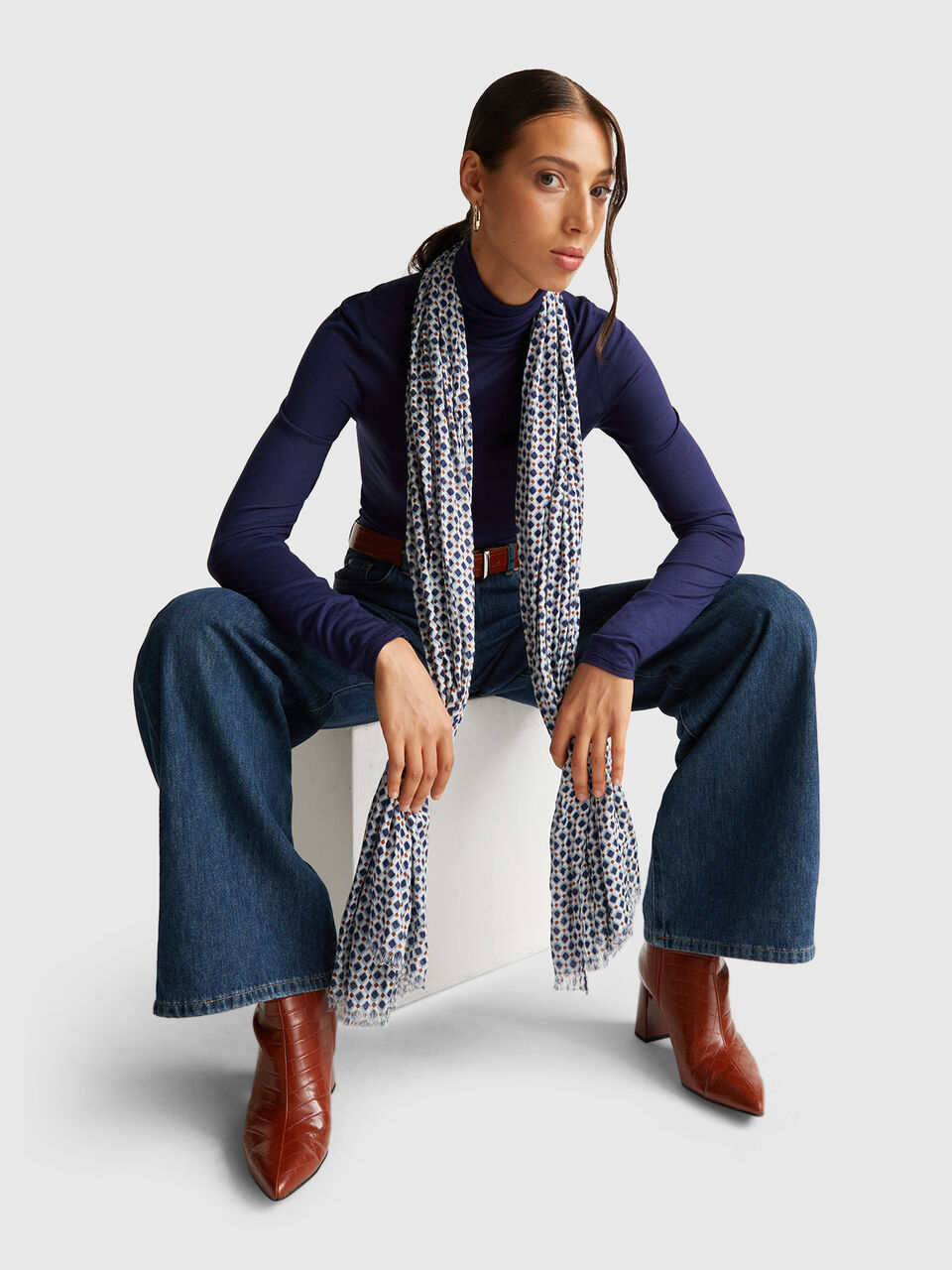 SCARF Women image number null