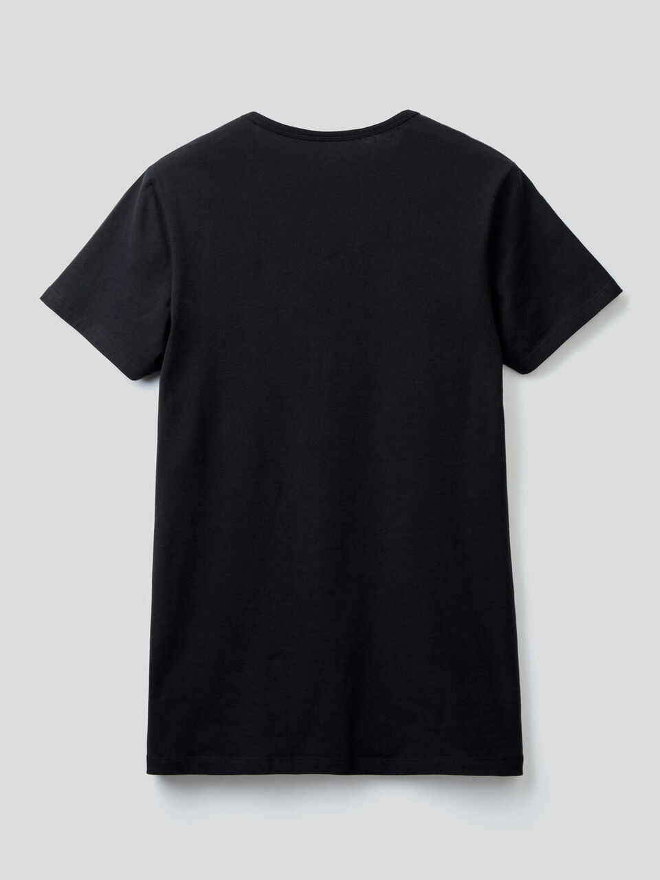 Basic t-shirt with V-neck image number 2