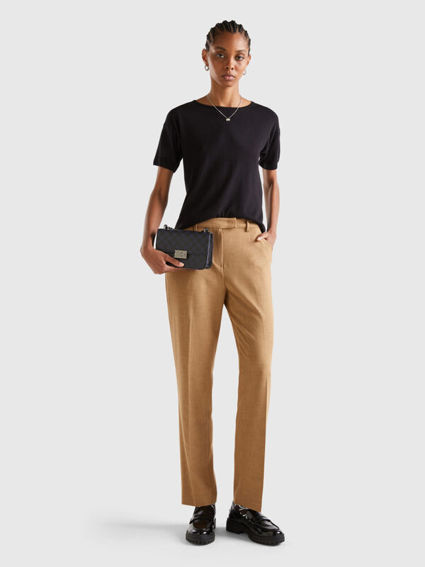 Regular fit flowy trousers