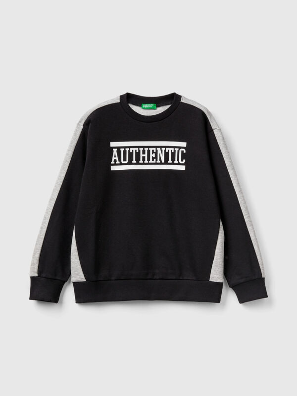 Color block sweatshirt with print