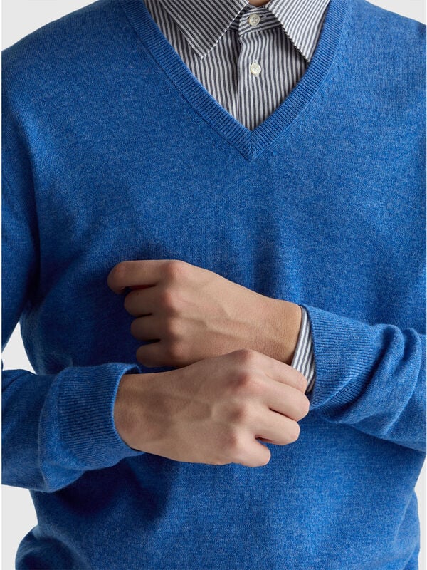 Blue mélange V-neck sweater in pure Merino wool Men