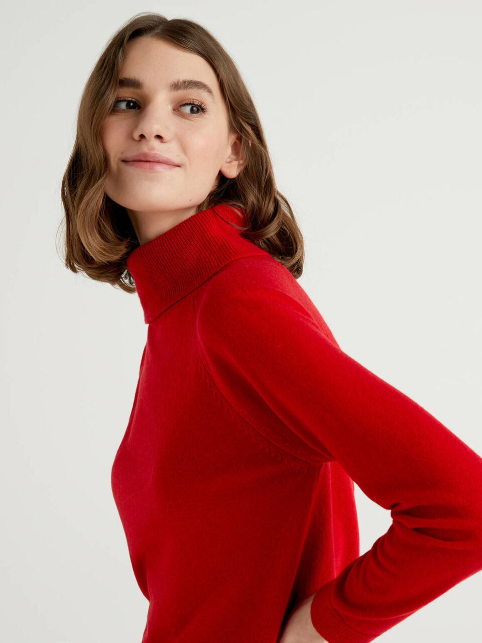 Red turtleneck sweater in cashmere and wool blend