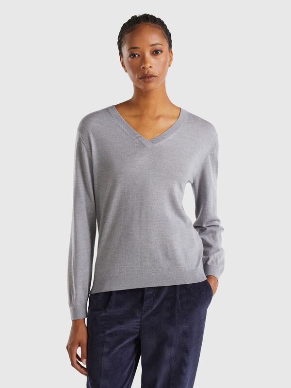 V-neck sweater in pure Merino wool Women