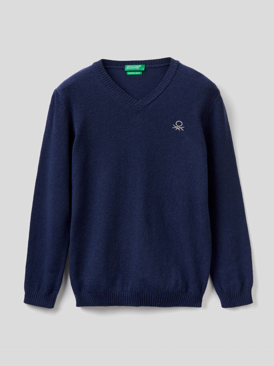 V-neck sweater in cashmere and wool blend image number 1