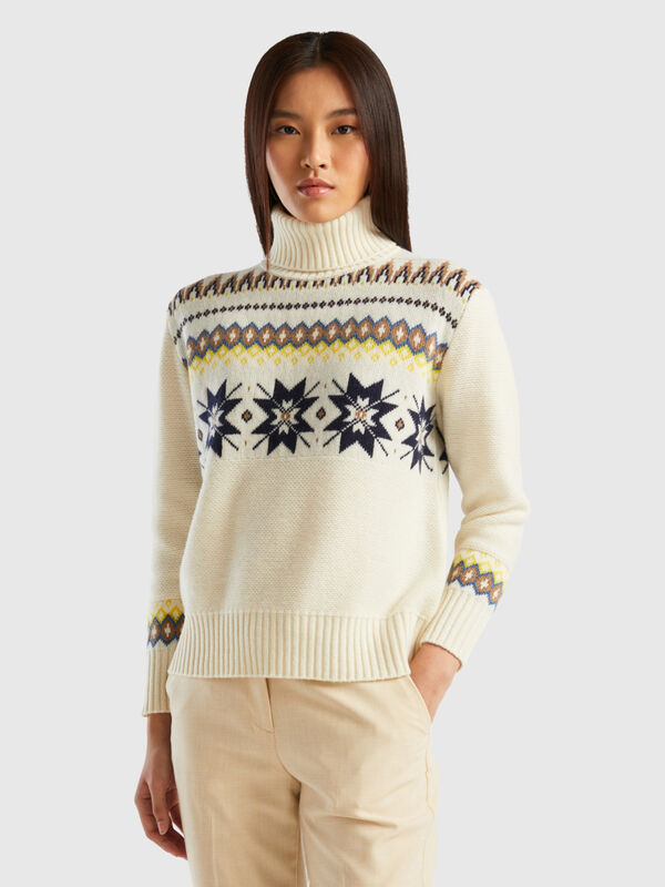 Turtleneck with geo patterns