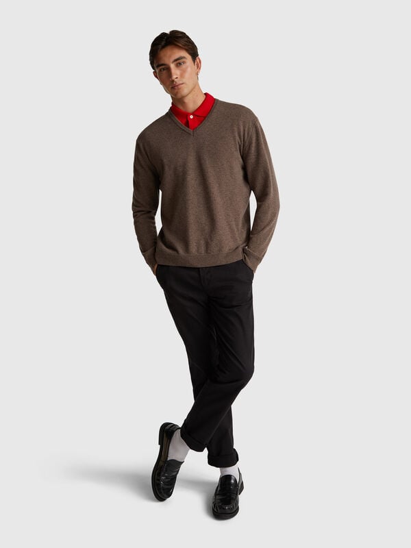 Gray V-neck sweater in pure Merino wool Men