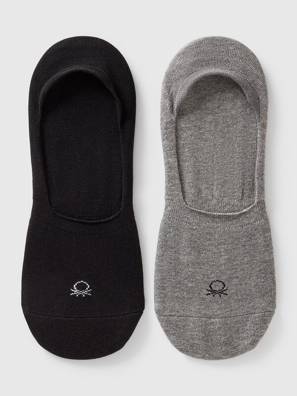 Two pairs of solid color ankle socks