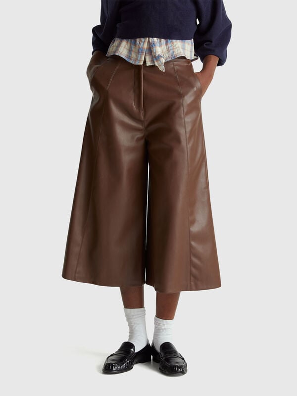Wide 3/4 trousers in imitation leather Women