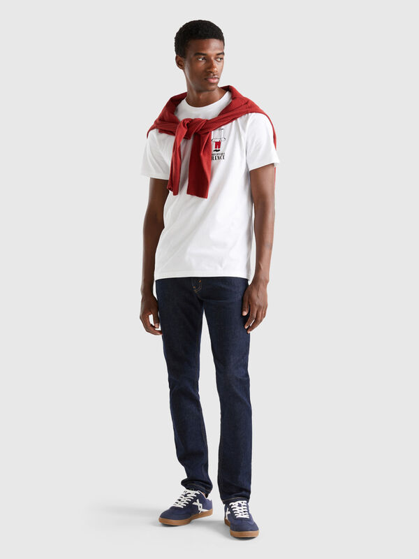 Low crotch slim fit jeans