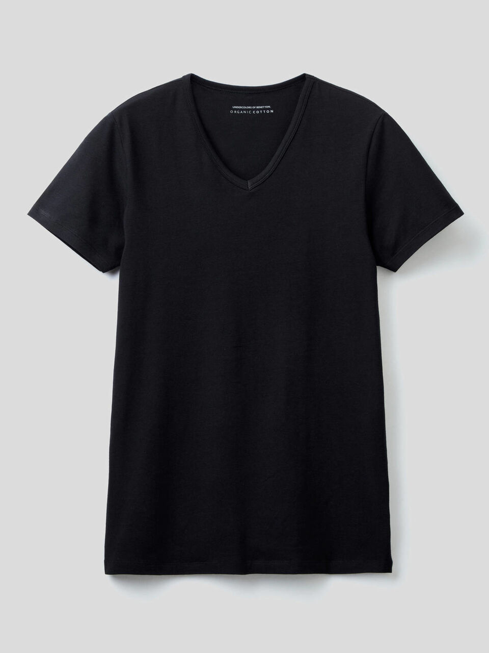 Basic t-shirt with V-neck image number 1