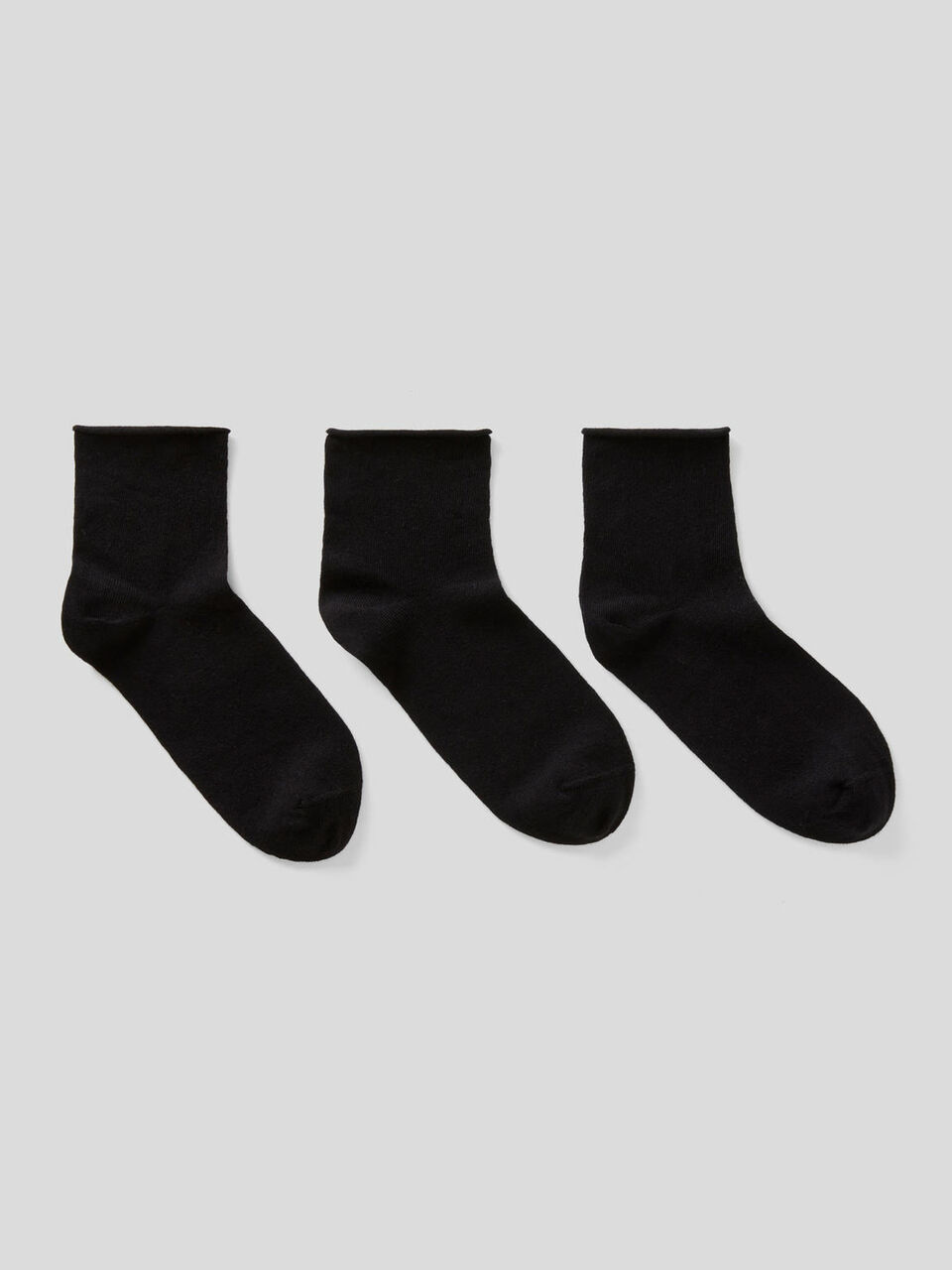 Three pairs of short socks image number 1