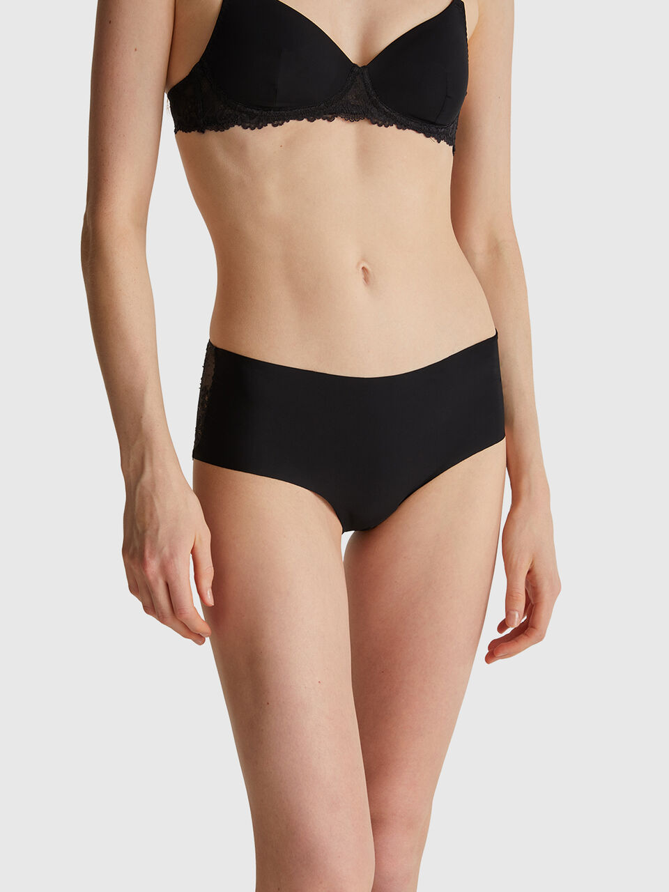 BRIEFS Women image number null