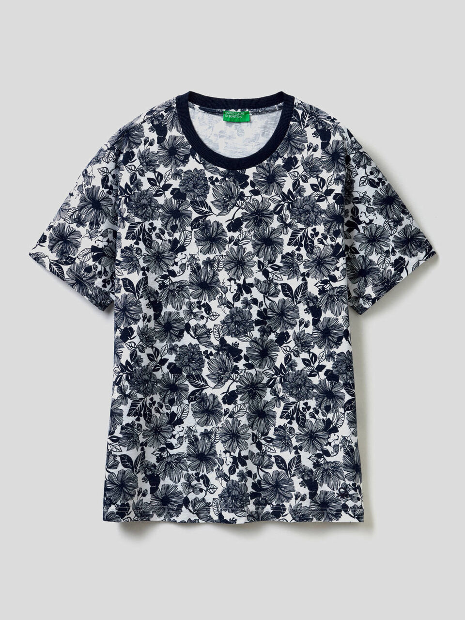 100% cotton patterned t-shirt image number 1