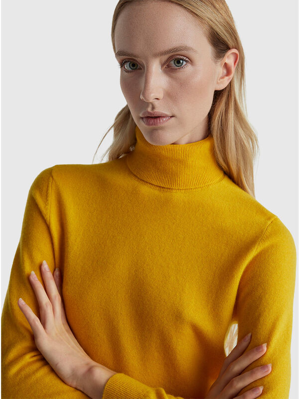 Yellow ochre turtleneck sweater in pure Merino wool Women