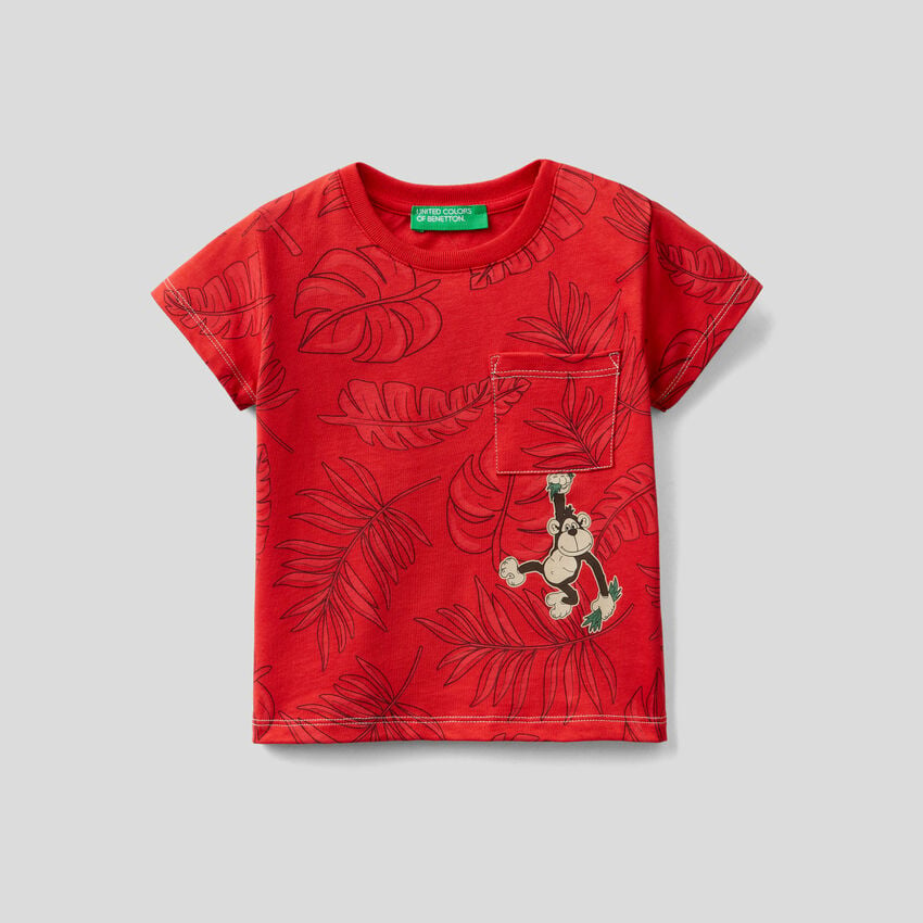 Tropical patterned t-shirt with pocket