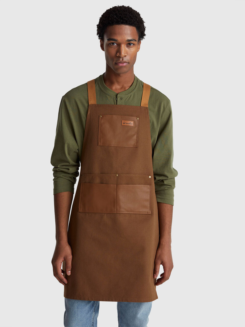 APRON Men image number null